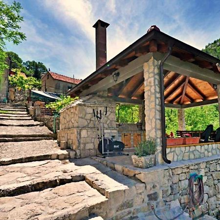 Holiday Home With A Private Pool Podspilje  外观 照片