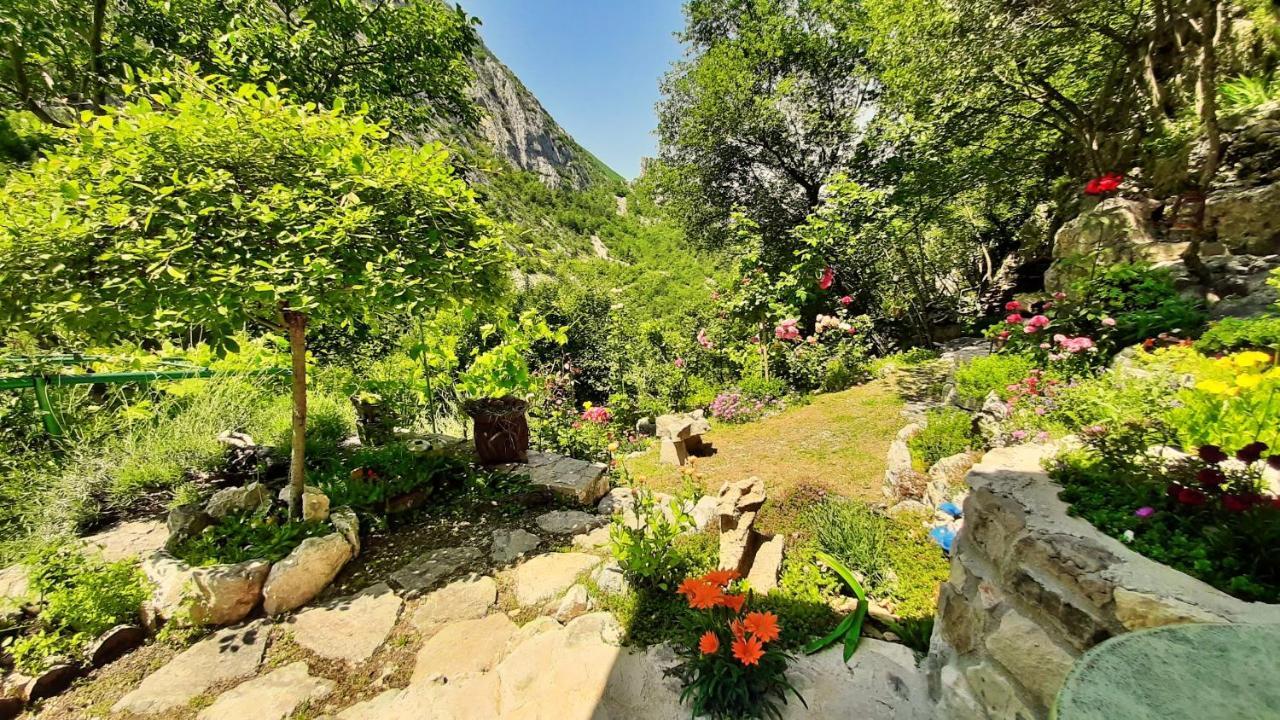 Holiday Home With A Private Pool Podspilje  外观 照片