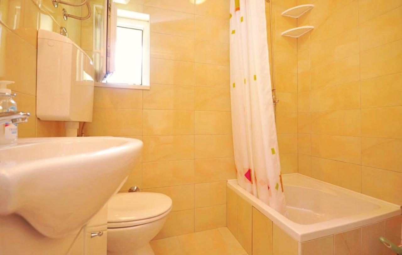 Holiday Home With A Private Pool Podspilje  外观 照片