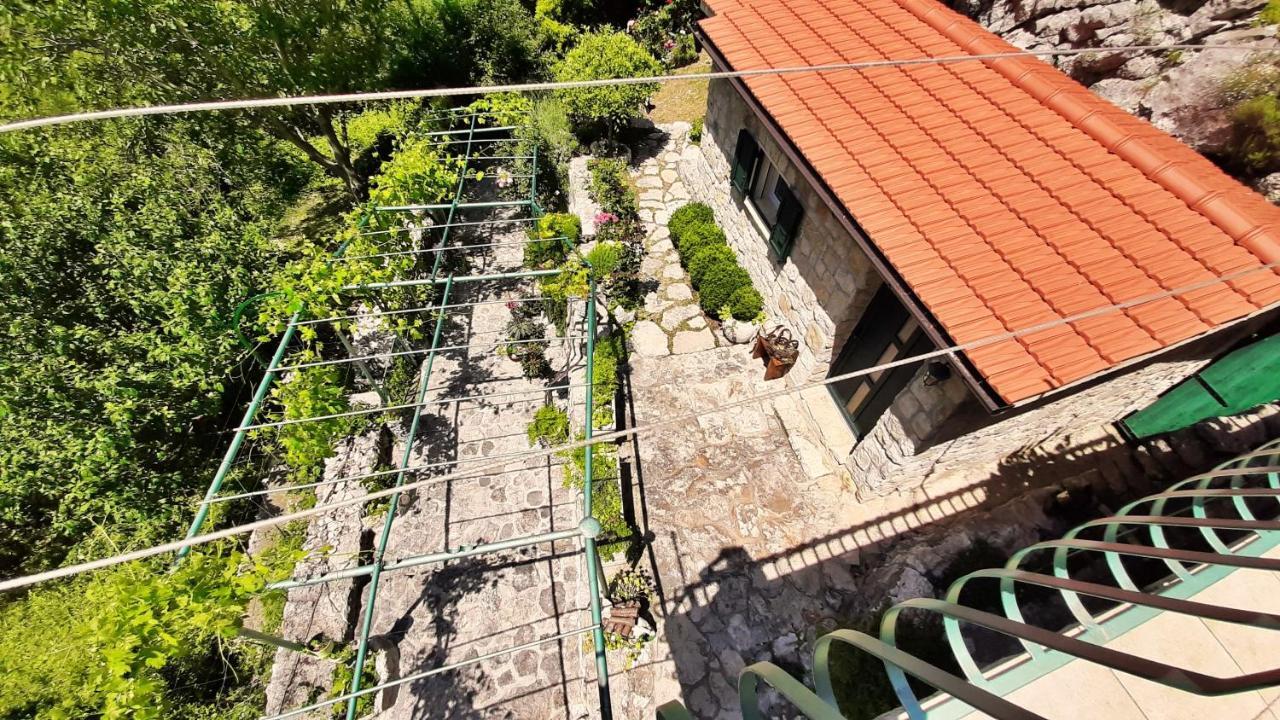 Holiday Home With A Private Pool Podspilje  外观 照片