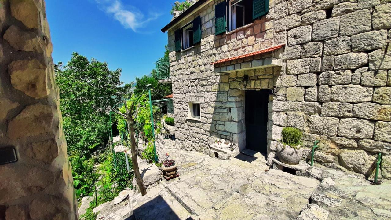 Holiday Home With A Private Pool Podspilje  外观 照片