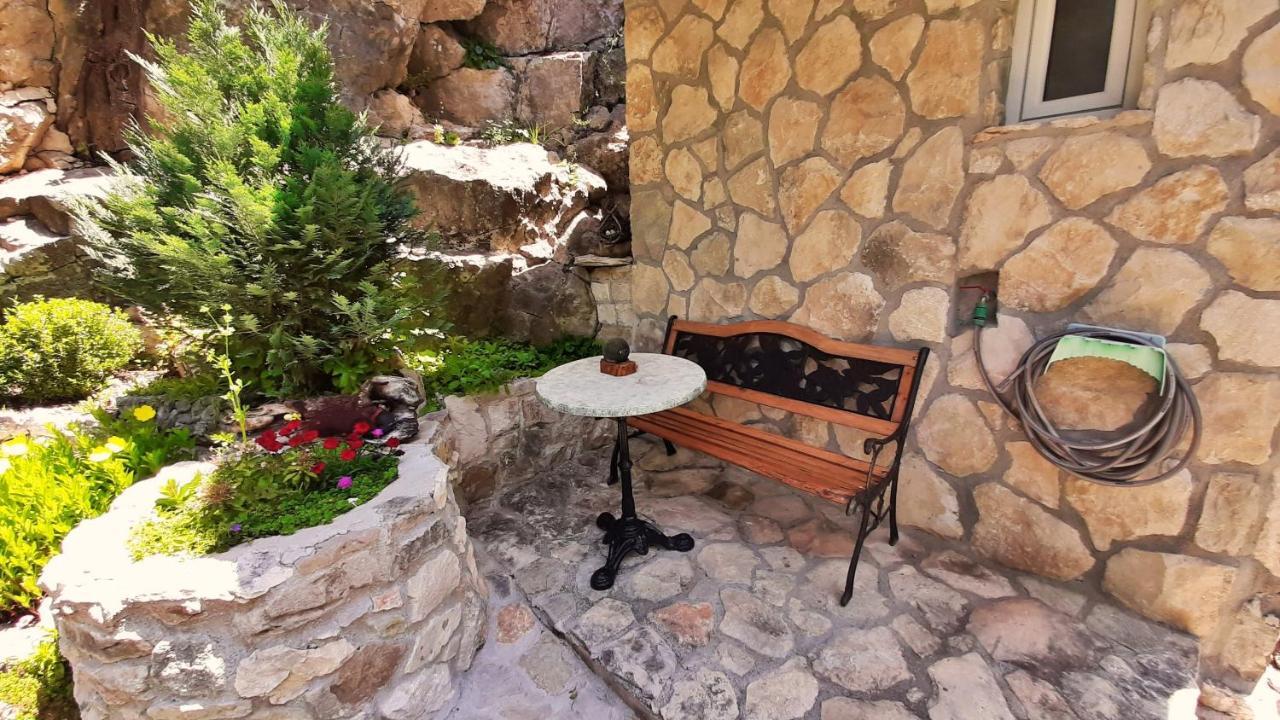 Holiday Home With A Private Pool Podspilje  外观 照片