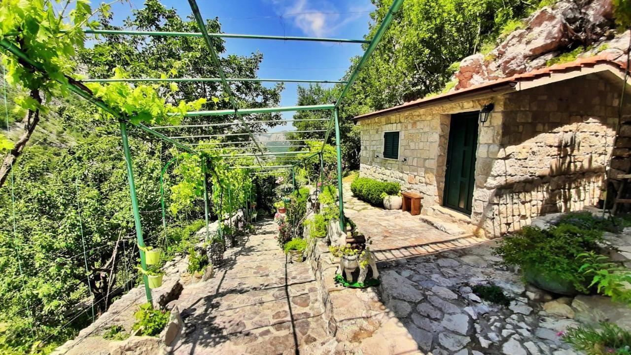 Holiday Home With A Private Pool Podspilje  外观 照片