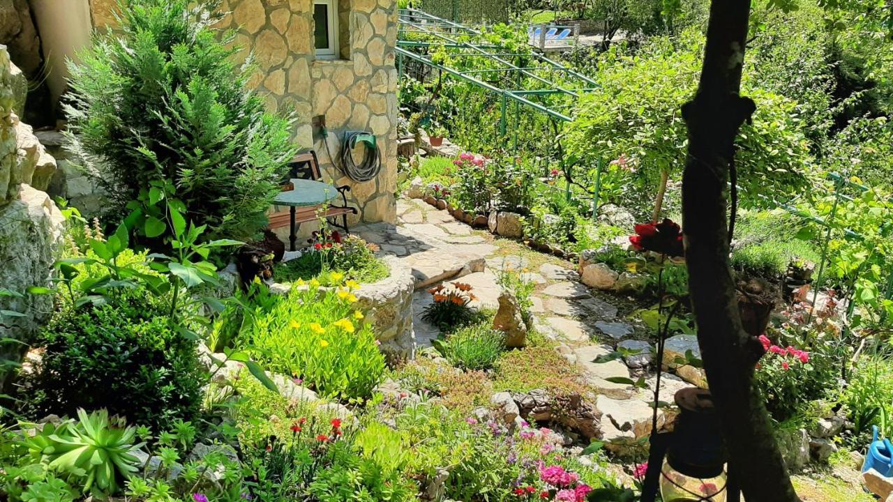Holiday Home With A Private Pool Podspilje  外观 照片