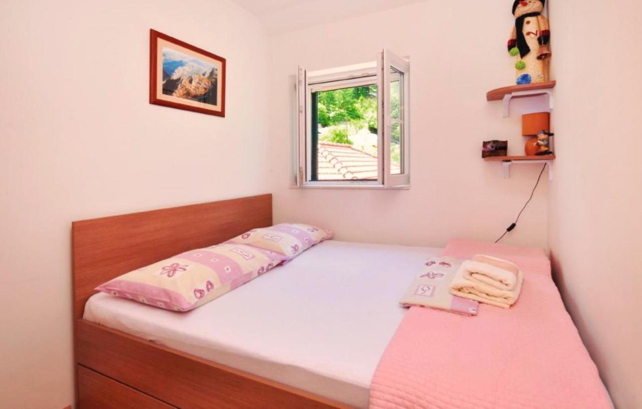 Holiday Home With A Private Pool Podspilje  外观 照片