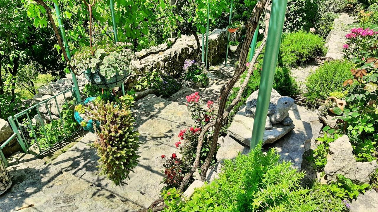 Holiday Home With A Private Pool Podspilje  外观 照片