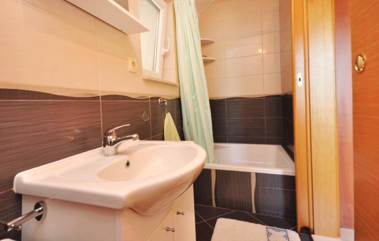 Holiday Home With A Private Pool Podspilje  外观 照片