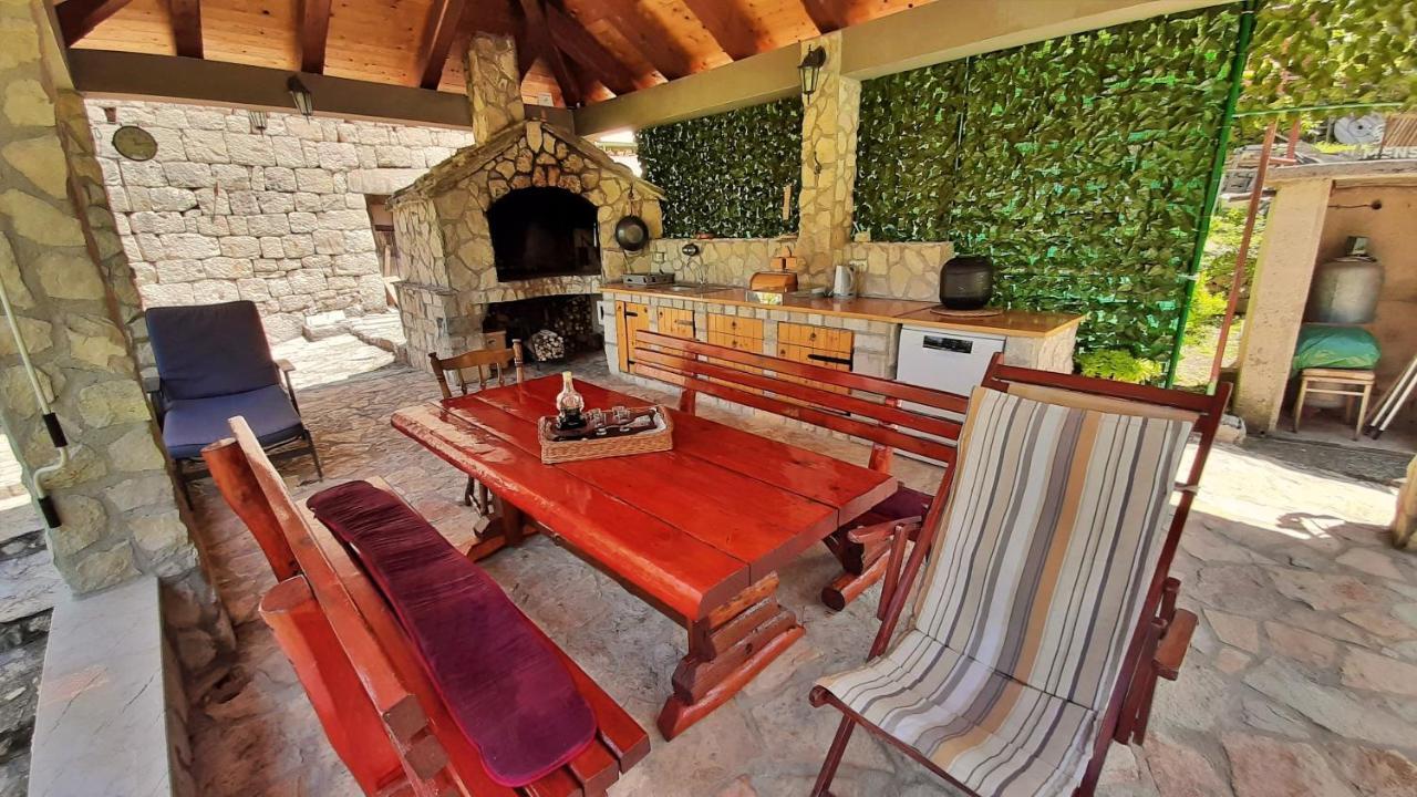 Holiday Home With A Private Pool Podspilje  外观 照片